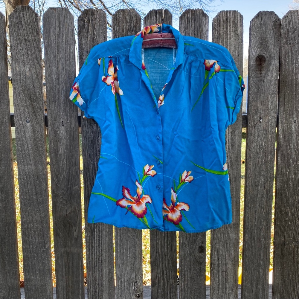 Vintage Floral/Hawaiian Button Up Top